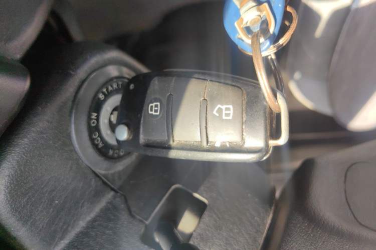 Used JAC Group Refine 2012 2.0L Timeless Edition HFC4GA3 Vehicle Key