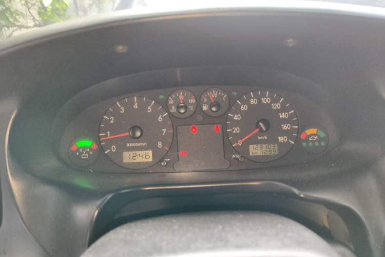 Used JAC Group Refine 2015 2.0L Shuttle Gasoline Long-Wheelbase Comfort Version HFC4GA3-3D Instrument Cluster