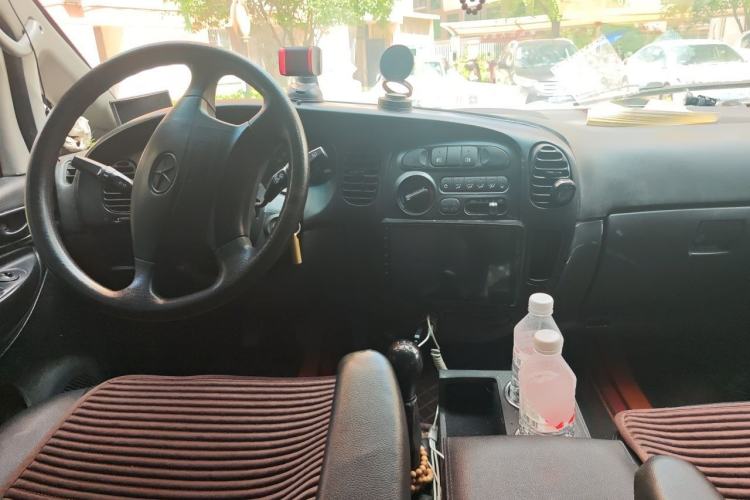 Used JAC Group Refine 2015 2.0L Shuttle Gasoline Long-Wheelbase Standard Version HFC4GA3-3D Center Console