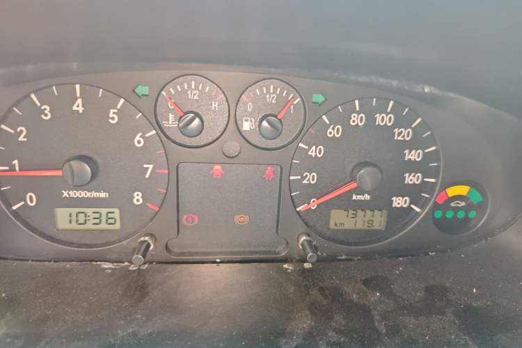 Used JAC Group Refine 2015 2.0L Shuttle Gasoline Long-Wheelbase Standard Version HFC4GA3-3D Instrument Cluster