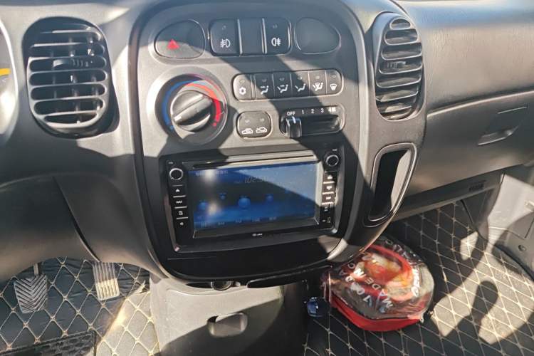 Used JAC Group Refine 2015 2.0L Shuttle Gasoline Long-Wheelbase Comfort Version HFC4GA3-3D Audio And AC Panel