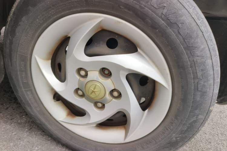 Used JAC Group Refine 2015 2.0L Shuttle Gasoline Long-Wheelbase Standard Version HFC4GA3-3D Right Front Wheel Hub