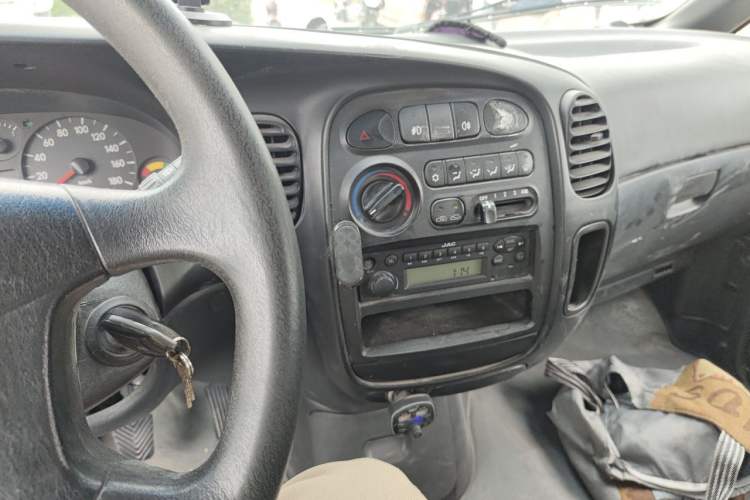 Used JAC Group Refine 2015 2.0L Shuttle Gasoline Long-Wheelbase Comfort Version HFC4GA3-3D Audio And AC Panel