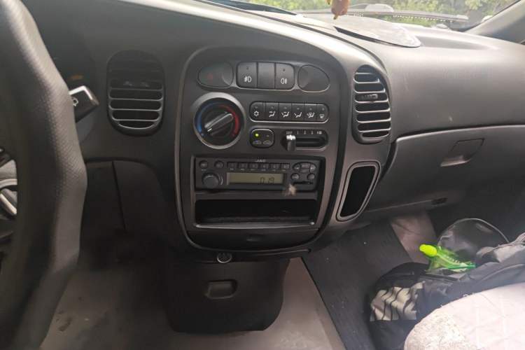 Used JAC Group Refine 2015 2.0L Shuttle Gasoline Long-Wheelbase Comfort Version HFC4GA3-3D Audio And AC Panel