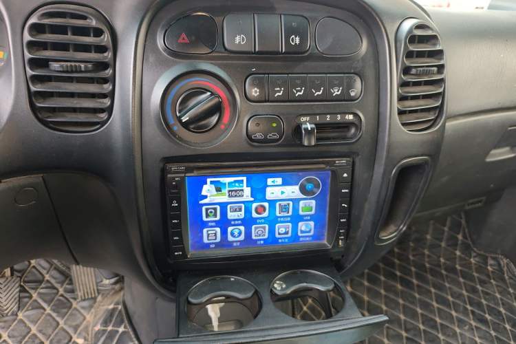 Used JAC Group Refine 2015 2.0L Shuttle Gasoline Long-Wheelbase Comfort Version HFC4GA3-3D Audio And AC Panel