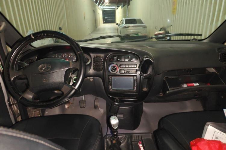 Used JAC Group Refine 2015 1.9T Shuttle Long-Wheelbase Comfort Model HFC4DB1-2C Center Console