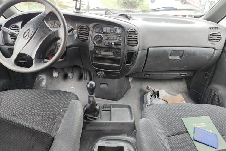 Used JAC Group Refine 2015 2.0L Shuttle Gasoline Long-Wheelbase Comfort Version HFC4GA3-3D Center Console
