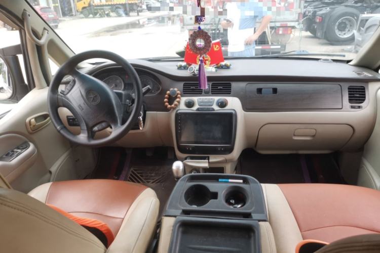 Used JAC Group Refine 2015 1.9T Shuttle Long-Wheelbase Comfort Model HFC4DB1-2C Center Console