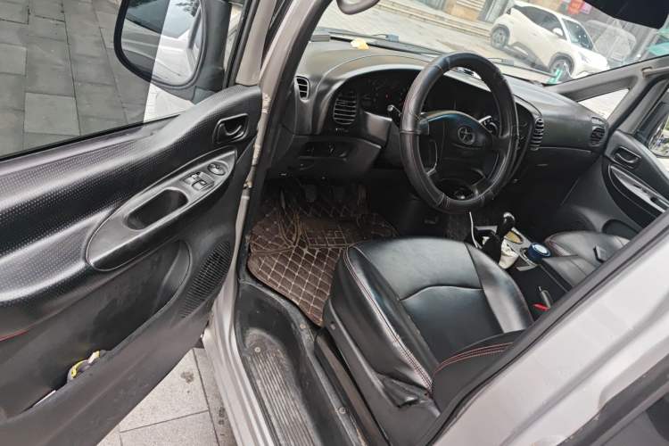Used JAC Group Refine 2015 2.0L Shuttle Gasoline Long-Wheelbase Comfort Version HFC4GA3-3D Driver Seat