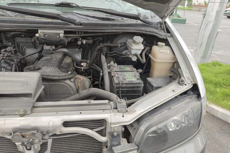 Used JAC Group Refine 2015 2.0L Shuttle Gasoline Long-Wheelbase Comfort Version HFC4GA3-3D Engine Bay Left