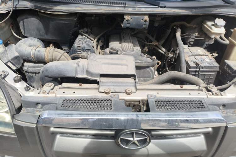 Used JAC Group Refine 2015 2.0L Shuttle Gasoline Long-Wheelbase Comfort Version HFC4GA3-3D Engine Bay