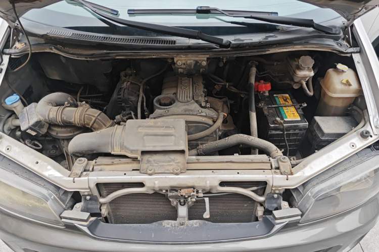 Used JAC Group Refine 2015 2.0L Shuttle Gasoline Long-Wheelbase Comfort Version HFC4GA3-3D Engine Bay