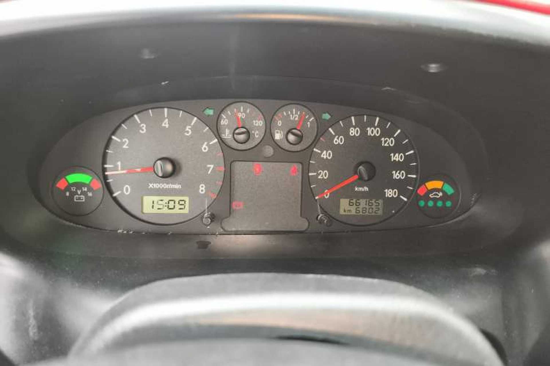 Used JAC Group Refine 2015 2.0L Shuttle Gasoline Long-Wheelbase Standard Version HFC4GA3-3D Instrument Cluster
