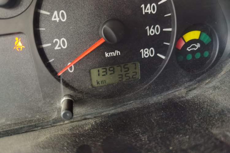 Used JAC Group Refine 2015 1.9T Shuttle Long Wheelbase Standard HFC4DB1-2C Odometer Close Up