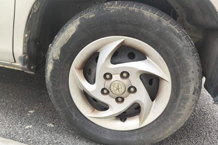 Used JAC Group Refine 2015 2.0L Shuttle Gasoline Long-Wheelbase Standard Version HFC4GA3-3D Right Front Wheel Hub