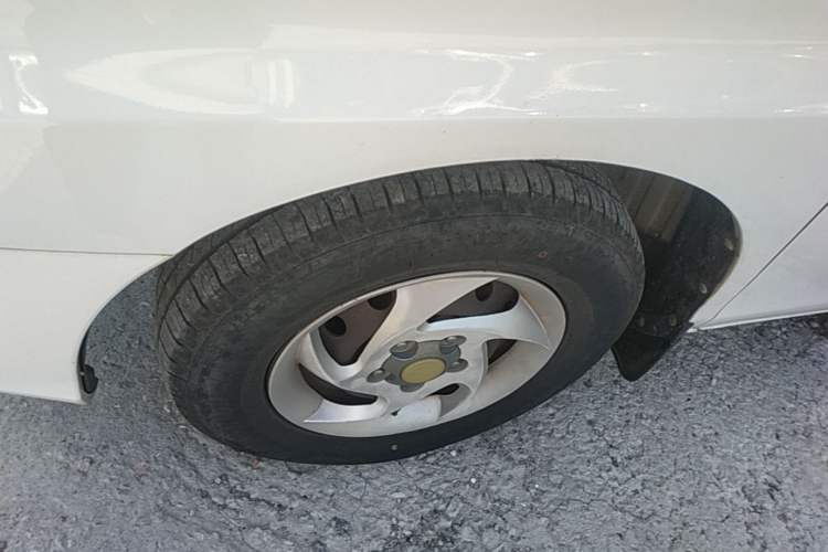 Used JAC Group Refine 2015 2.0L Shuttle Gasoline Long-Wheelbase Standard Version HFC4GA3-3D Left Front Wheel Hub