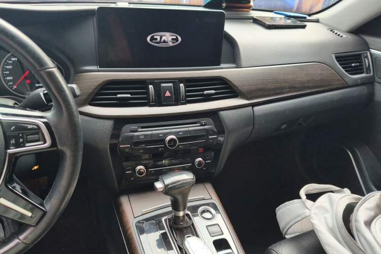 Used JAC Group Refine A60 2017 1.5 TGDI Automatic Luxury Model Audio And AC Panel