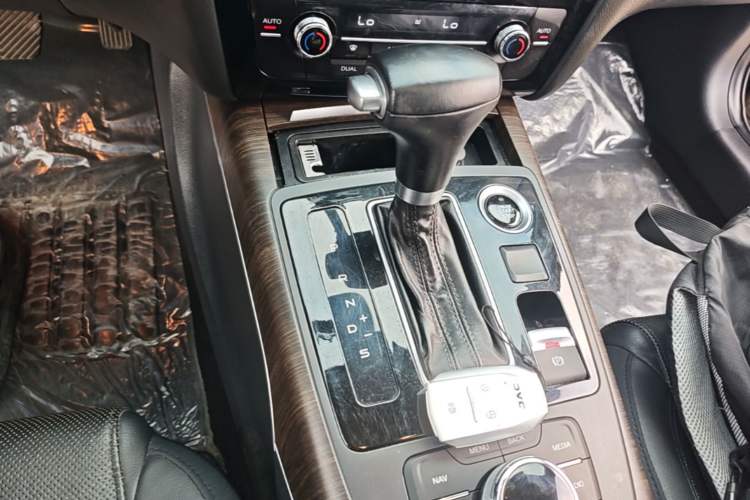 Used JAC Group Refine A60 2017 1.5 TGDI Automatic Luxury Model Gear Lever