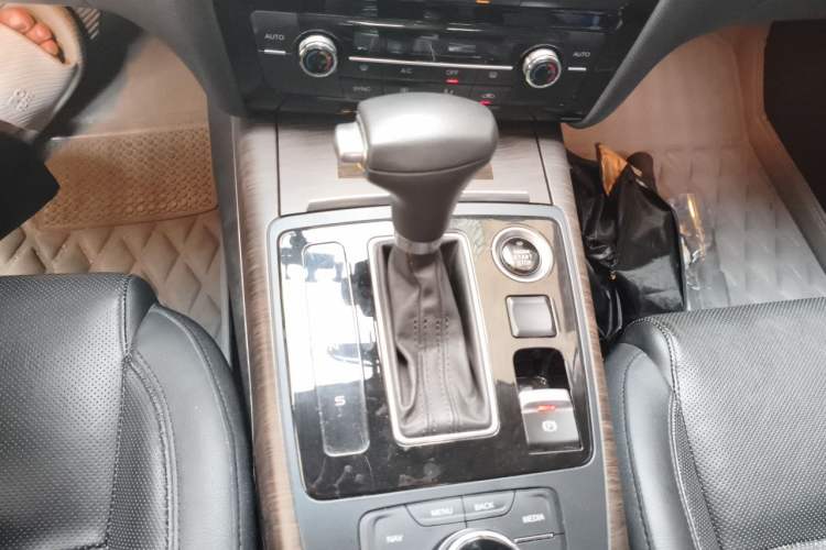 Used JAC Group Refine A60 2017 1.5 TGDI Automatic Luxury Model Gear Lever