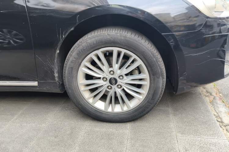 Used JAC Group Refine A60 2017 1.5 TGDI Automatic Luxury Model Right Front Wheel Hub