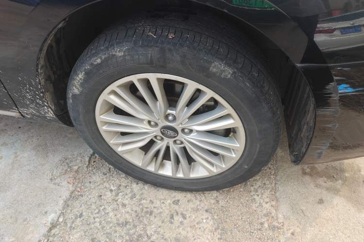 Used JAC Group Refine A60 2017 1.5 TGDI Automatic Luxury Business Model Right Front Wheel Hub