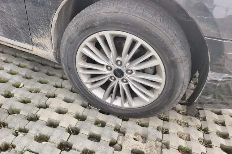 Used JAC Group Refine A60 2017 1.5 TGDI Automatic Luxury Model Right Front Wheel Hub