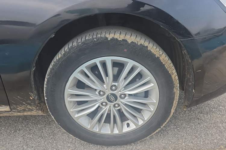 Used JAC Group Refine A60 2017 1.5 TGDI Automatic Luxury Business Model Right Front Wheel Hub