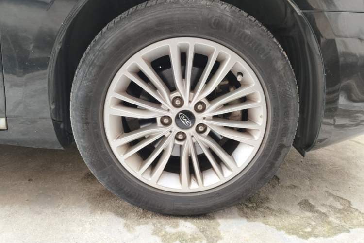 Used JAC Group Refine A60 2017 1.5 TGDI Automatic Luxury Model Right Front Wheel Hub