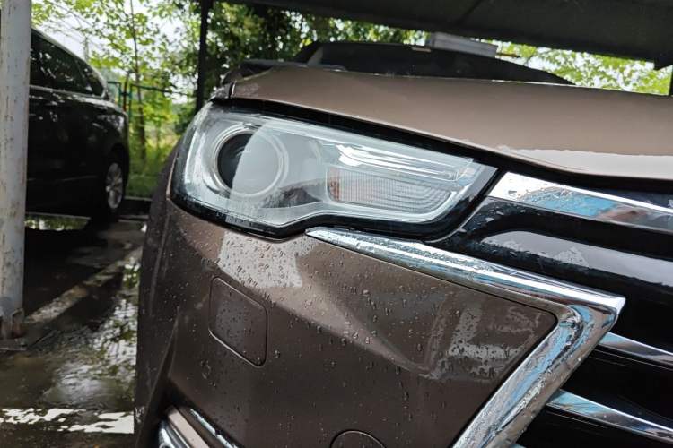 Used JAC Group Refine A60 2017 1.5 TGDI Automatic Luxury Business Model Right Front Headlight