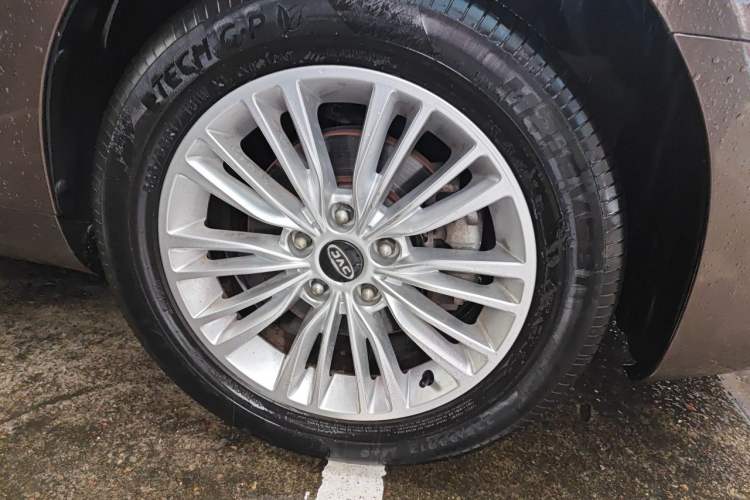 Used JAC Group Refine A60 2017 1.5 TGDI Automatic Luxury Business Model Right Front Wheel Hub