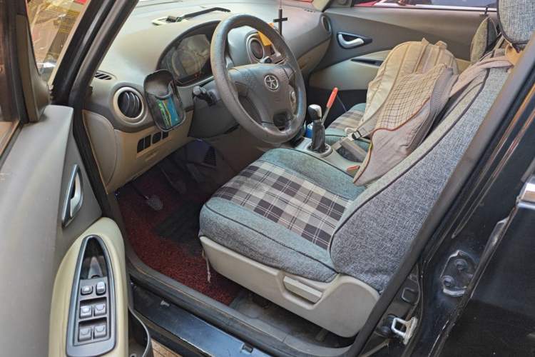 Used JAC Group Refine M2 2011 1.8L MT Comfort Model with Optional 5-Seater Configuration Driver Seat