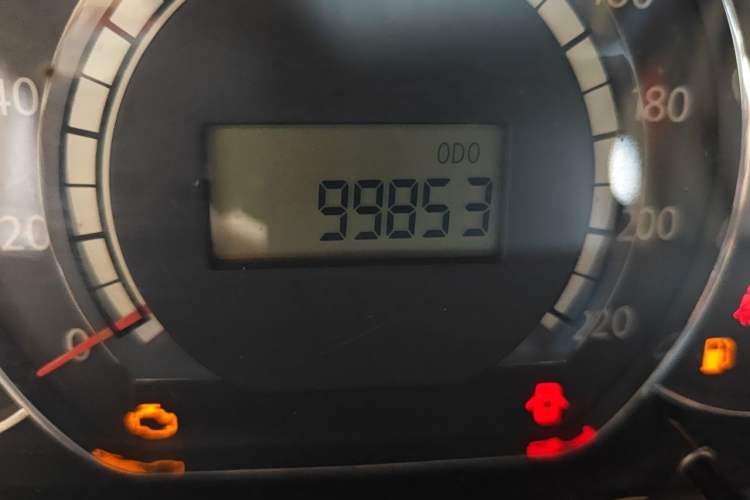 Used JAC Group Refine M2 2011 1.8L MT Comfort Model with Optional 5-Seater Configuration Odometer Close Up
