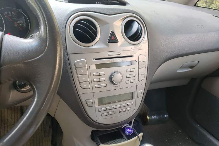 Used JAC Group Refine M2 2012 1.8L MT Business Luxury 5-Seater Audio And AC Panel