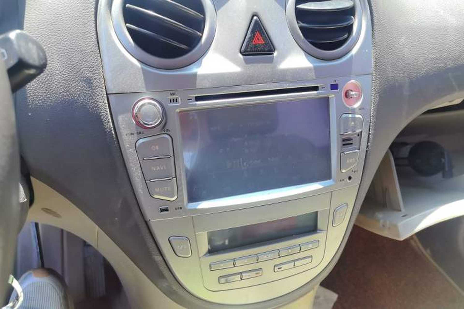 Used JAC Group Refine M2 2012 1.8L MT Business Luxury 7-Seater Audio And AC Panel