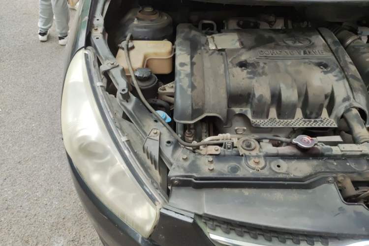 Used JAC Group Refine M2 2012 1.8L MT Business Luxury 5-Seater Engine Bay Right