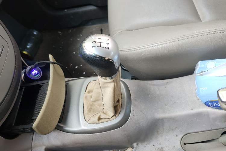 Used JAC Group Refine M2 2012 1.8L MT Business Luxury 5-Seater Gear Lever