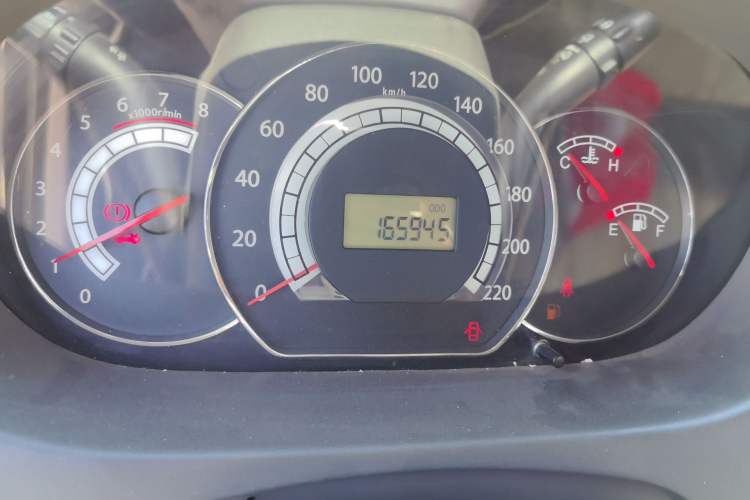 Used JAC Group Refine M2 2012 1.8L MT Business Luxury 7-Seater Odometer Close Up