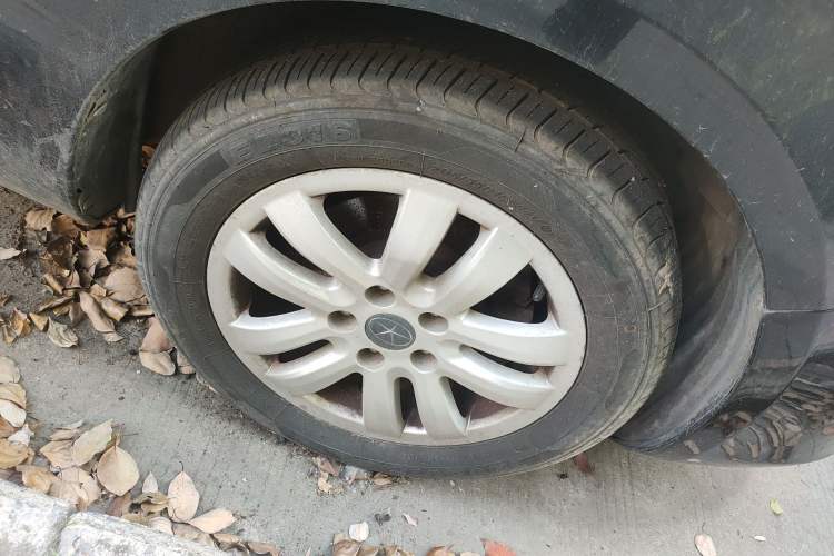 Used JAC Group Refine M2 2012 1.8L MT Business Luxury 5-Seater Right Front Wheel Hub