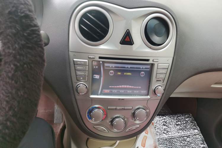 Used JAC Group Refine M2 2012 1.8L MT Business Elite Edition 5-Seater Audio And AC Panel