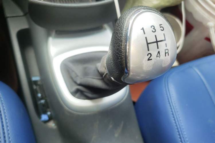 Used JAC Group Refine M2 2012 1.5L MT IKEA Luxury Edition Gear Lever