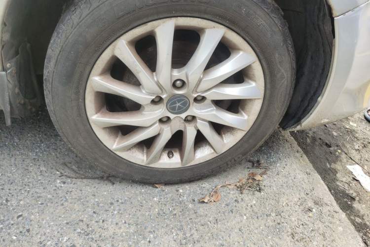 Used JAC Group Refine M2 2012 1.5L MT IKEA Luxury Edition Right Front Wheel Hub