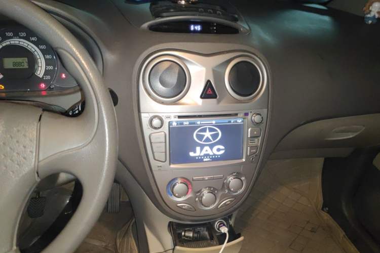 Used JAC Group Refine M2 2012 1.8L MT Elite Sporty 7-Seater Audio And AC Panel