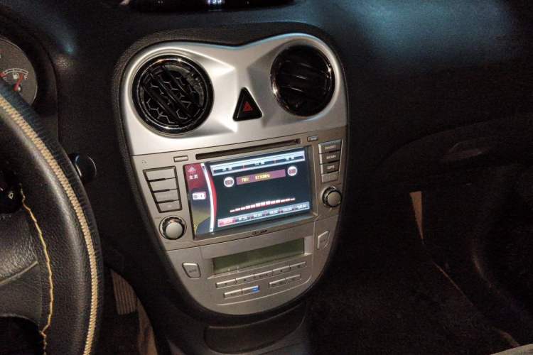 Used JAC Group Refine M2 2012 1.8L MT Business Luxury 5-Seater Audio And AC Panel