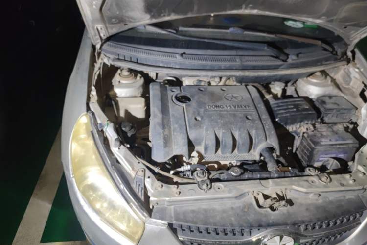 Used JAC Group Refine M2 2012 1.8L MT Elite Sporty 7-Seater Engine Bay Right