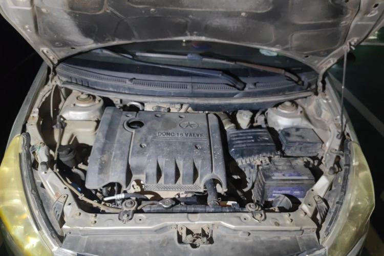 Used JAC Group Refine M2 2012 1.8L MT Elite Sporty 7-Seater Engine Bay