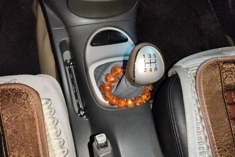 Used JAC Group Refine M2 2012 1.8L MT Business Luxury 5-Seater Gear Lever