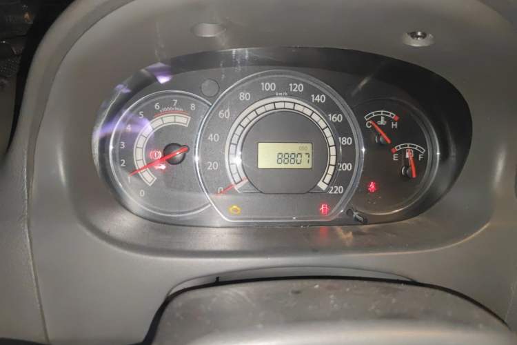 Used JAC Group Refine M2 2012 1.8L MT Elite Sporty 7-Seater Odometer Close Up