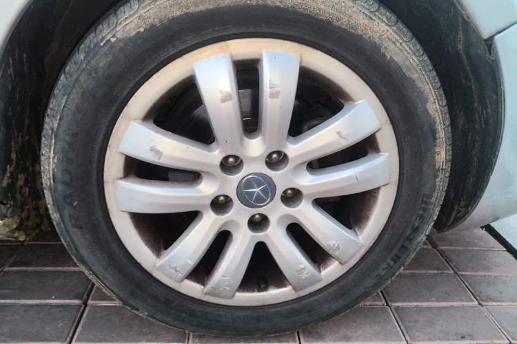 Used JAC Group Refine M2 2012 1.8L MT Business & Comfort Version 7 Seats Right Front Wheel Hub