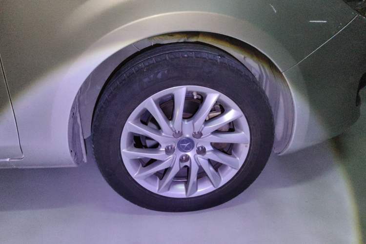 Used JAC Group Refine M2 2012 1.8L MT Business Luxury 5-Seater Right Front Wheel Hub