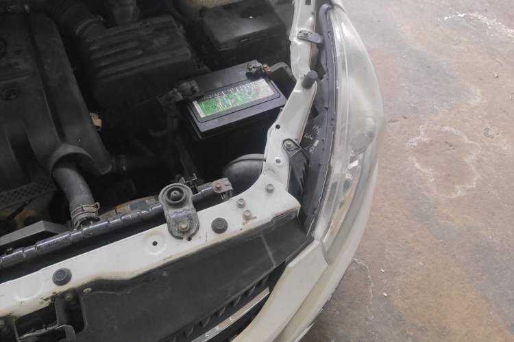 Used JAC Group Refine M2 2012 1.8L MT Business Luxury 5-Seater Engine Bay Left